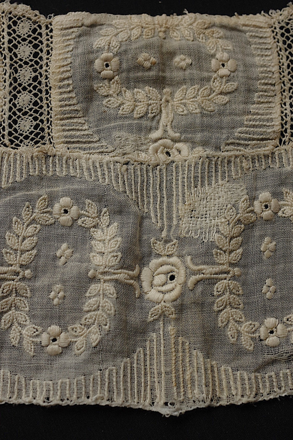 アンティークレース　dentelle antique　刺繍生地はぎれ　素材用 .FR a l'epoque