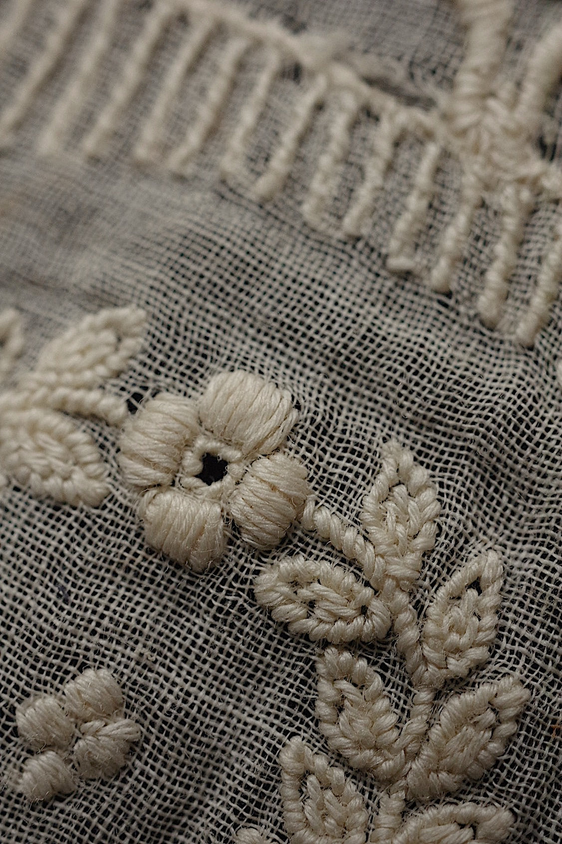 アンティークレース　dentelle antique　刺繍生地はぎれ　素材用 .FR a l'epoque