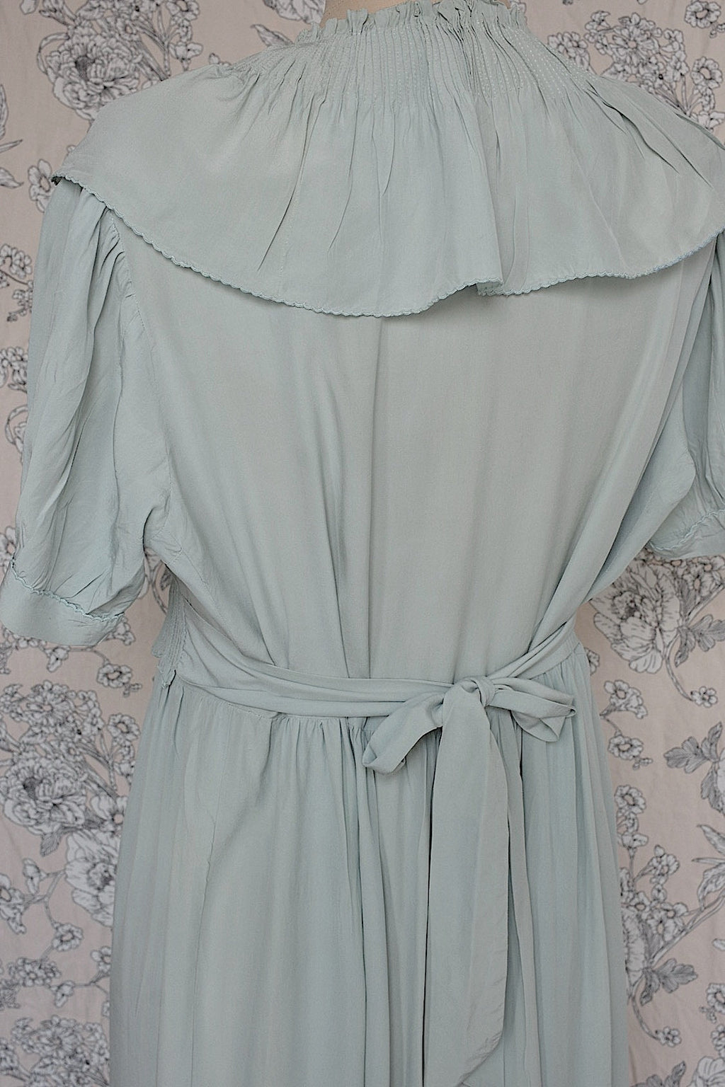 アンティークワンピース　vêtement antique　 .FR a l'epoque