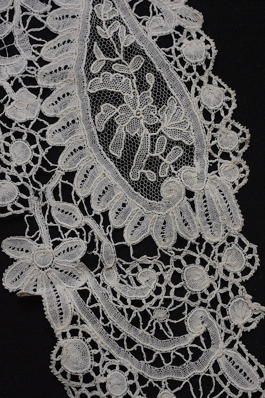 アンティークレース　dentelle antique  襟 .FR a l'epoque