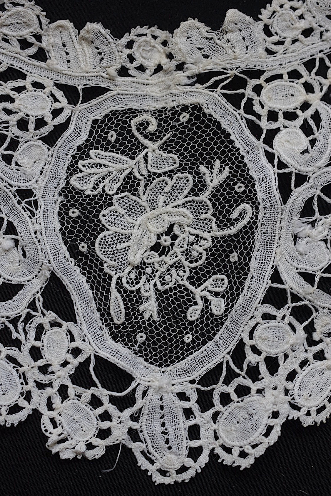 アンティークレース　dentelle antique  襟 .FR a l'epoque