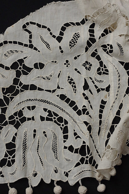 アンティークレース dentelle antique カットワーク刺繍　ぽんぽんつき .FR a l'epoque