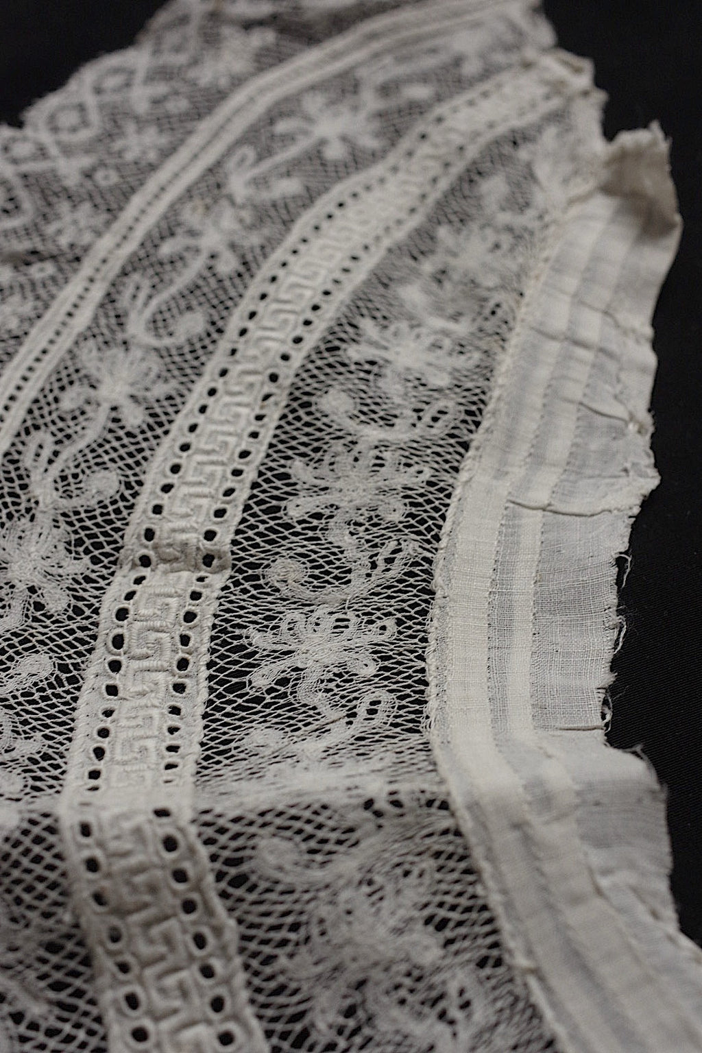 アンティークレース dentelle antique 　ハギレ　襟 .FR a l'epoque