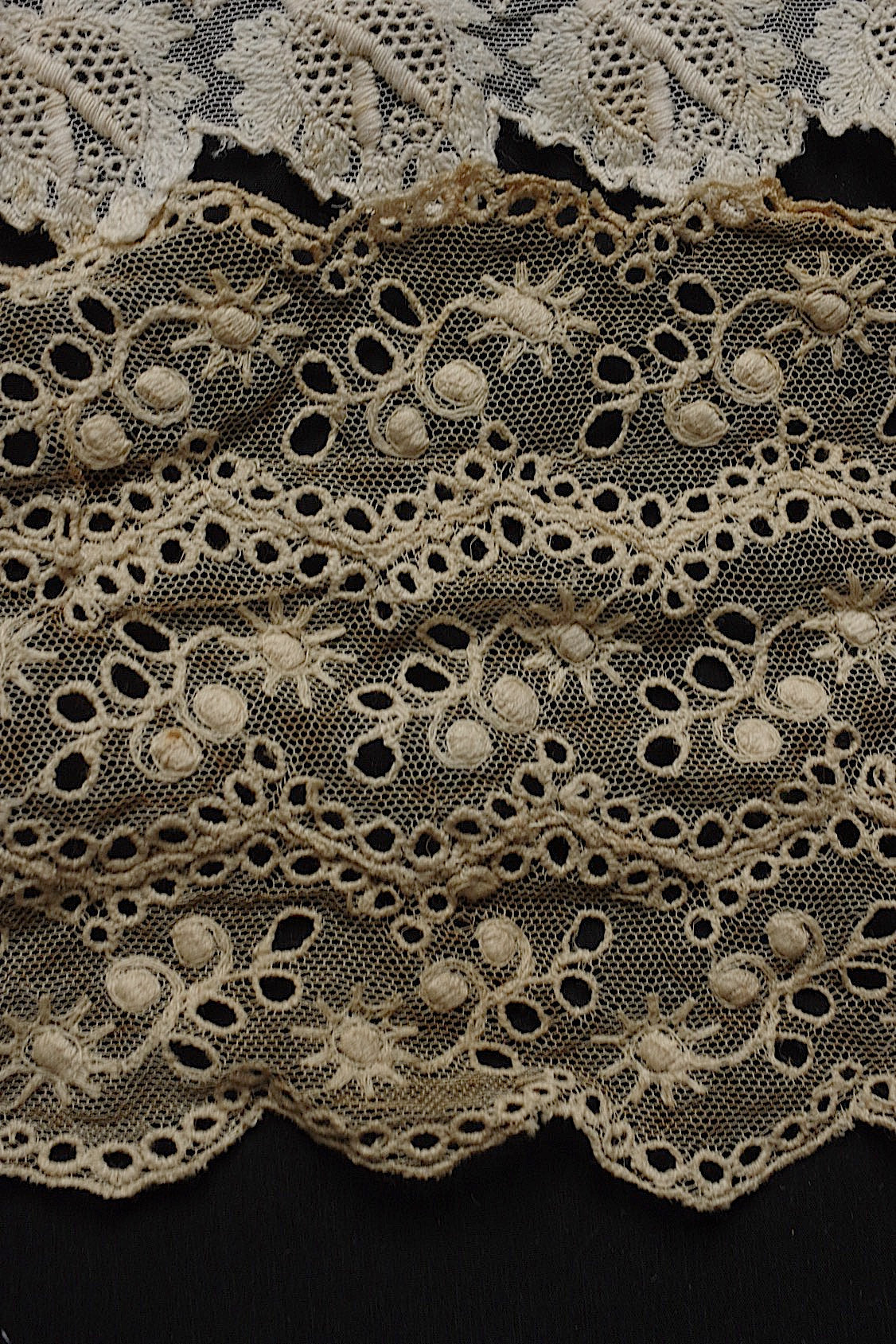アンティークレース dentelle antique 　チュールハギレlot .FR a l'epoque