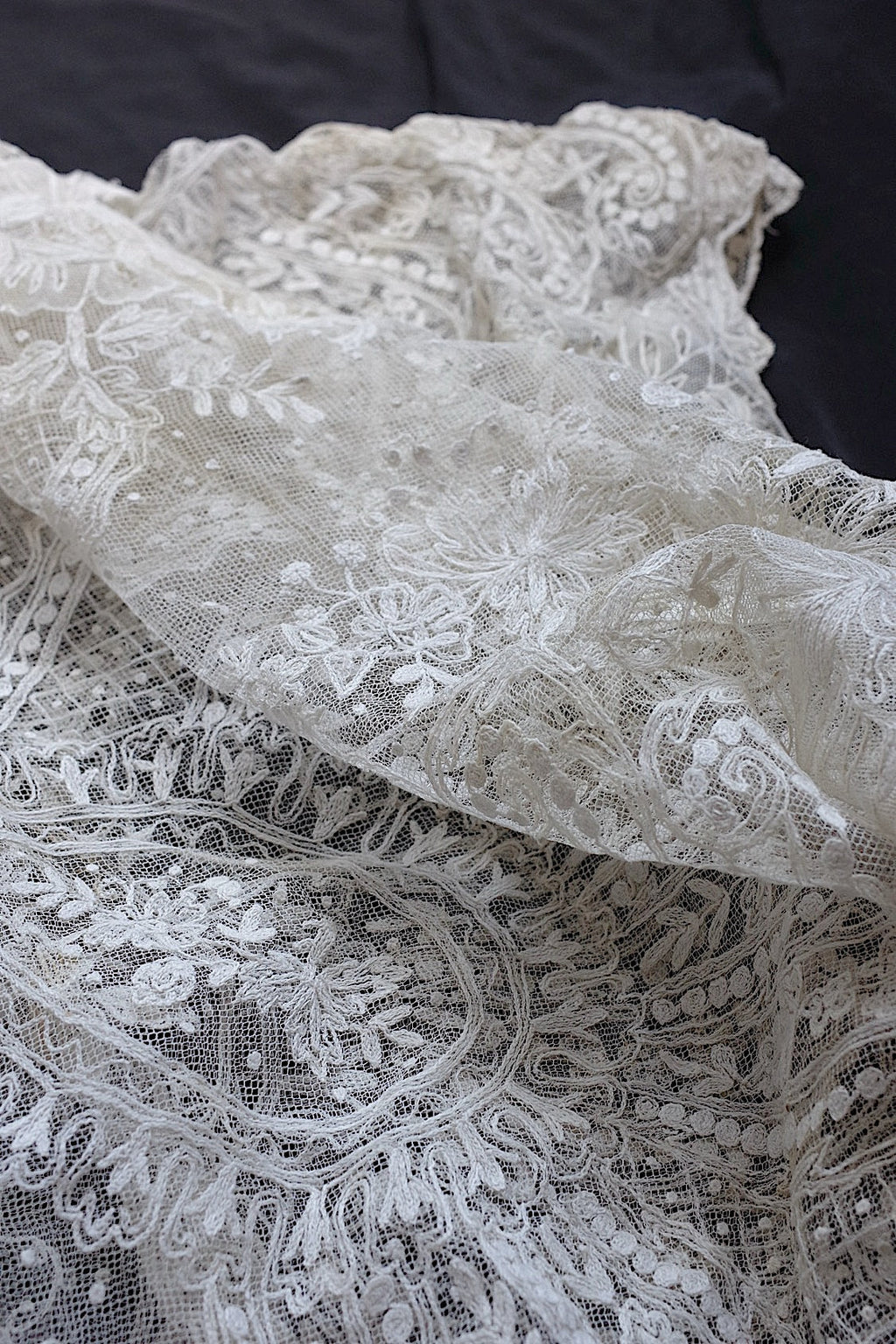 アンティークレース　dentelle atntique bas d'aube .FR a l'epoque