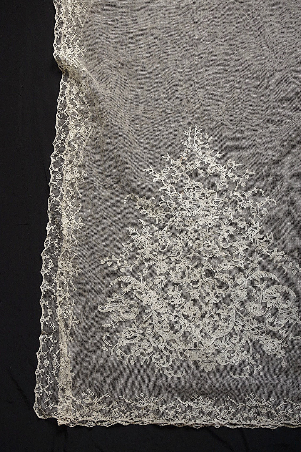 アンティークレース　dentelle atntique .FR a l'epoque