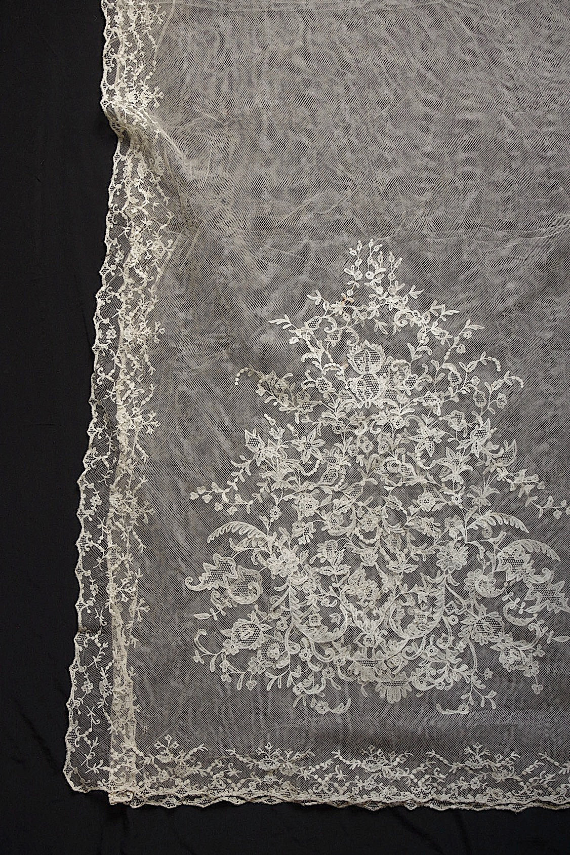 アンティークレース　dentelle atntique .FR a l'epoque