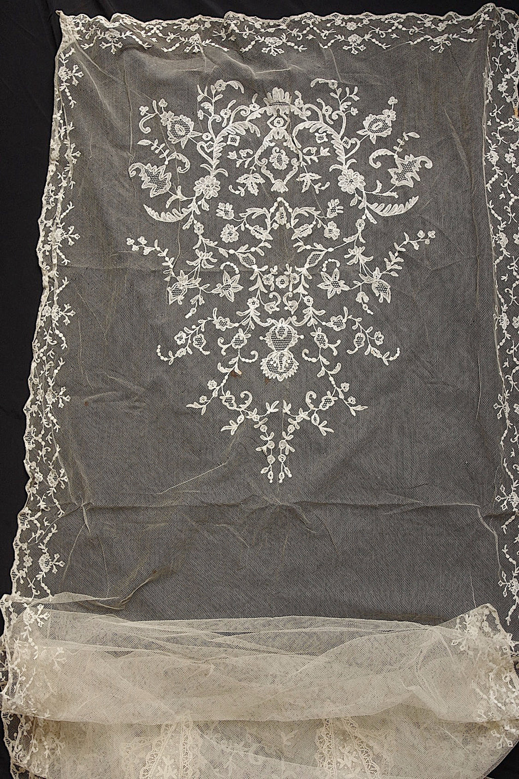アンティークレース　dentelle atntique .FR a l'epoque