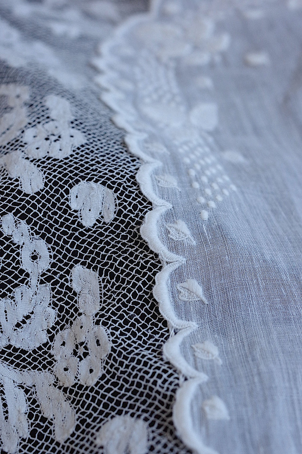 アンティーク刺繍ハンカチ　mouchoir antique 1 .FR a l'epoque