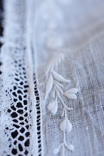 アンティーク刺繍ハンカチ　mouchoir antique 2 .FR a l'epoque