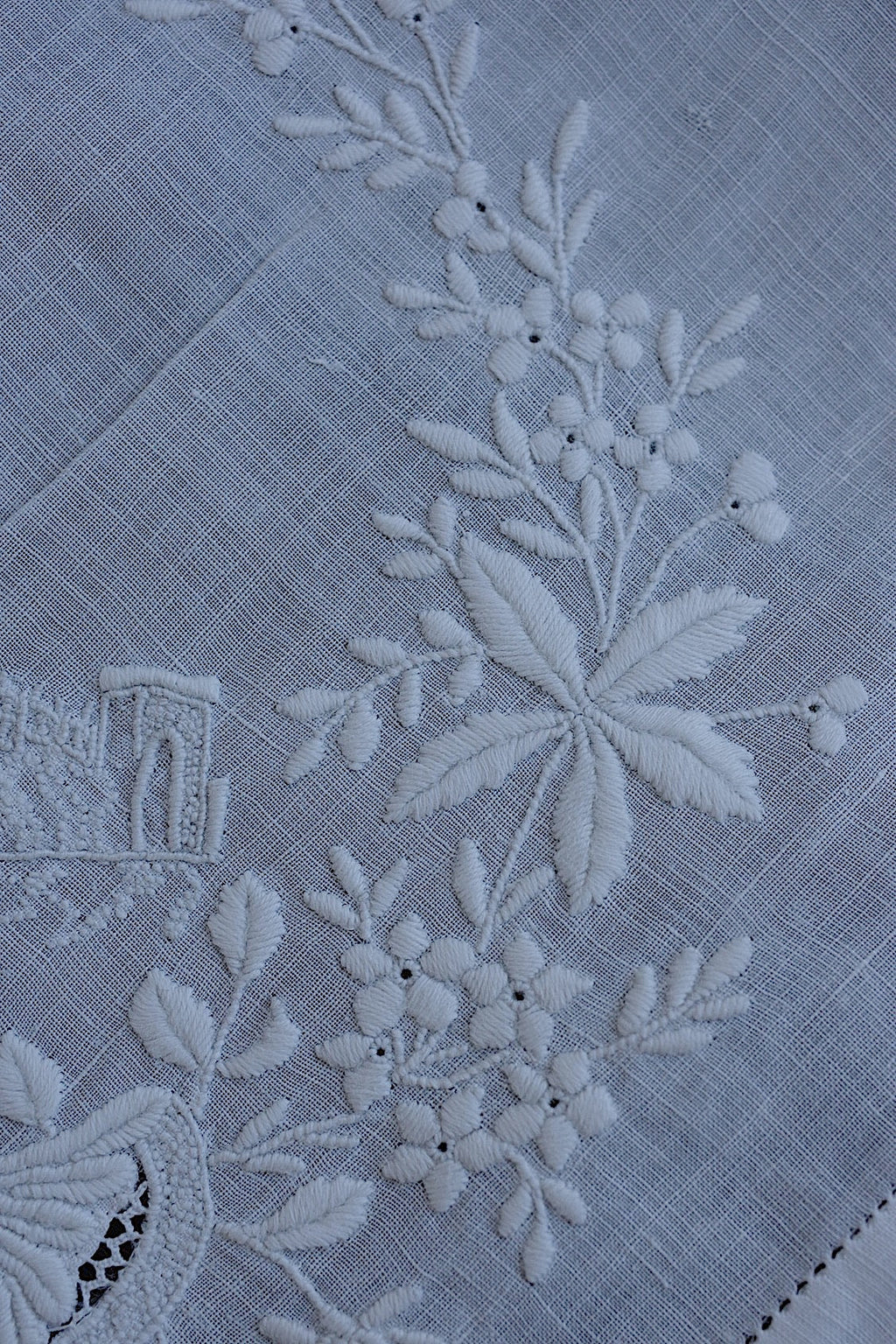 アンティーク刺繍ハンカチ　mouchoir antique 2 .FR a l'epoque