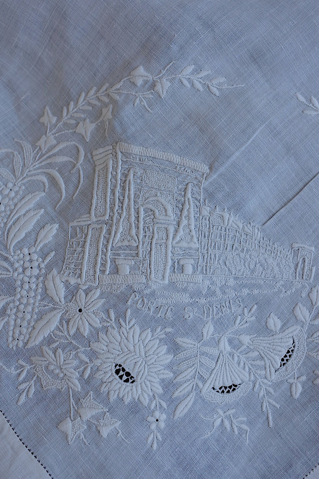 アンティーク刺繍ハンカチ　mouchoir antique 2 .FR a l'epoque