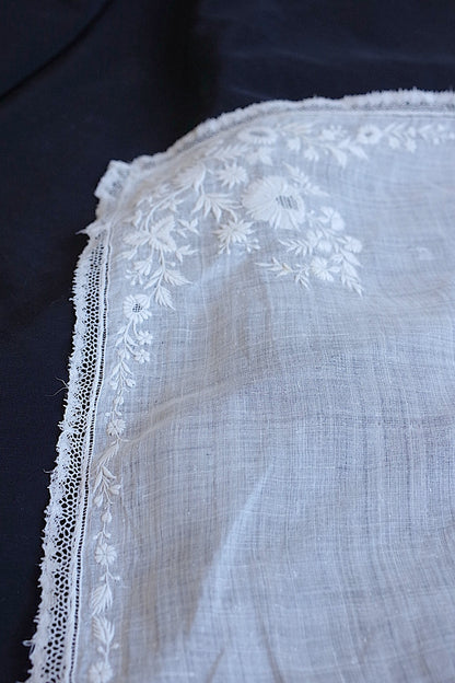 アンティーク刺繍ハンカチ　mouchoir antique 2 .FR a l'epoque