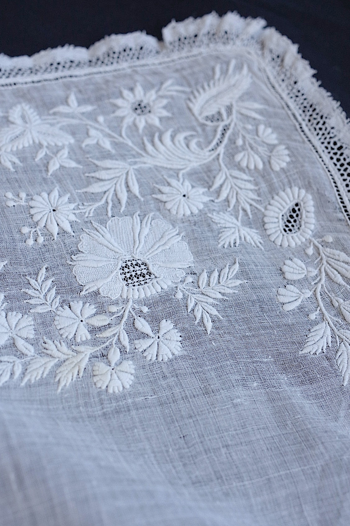 アンティーク刺繍ハンカチ　mouchoir antique 2 .FR a l'epoque