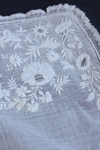 アンティーク刺繍ハンカチ　mouchoir antique 2 .FR a l'epoque