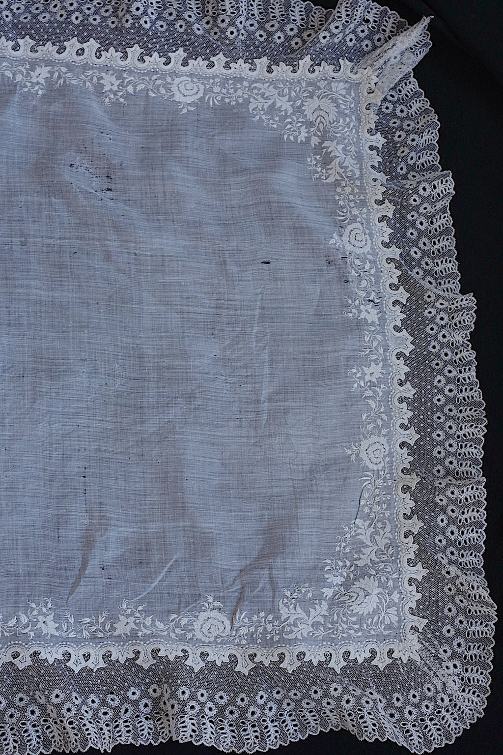 アンティーク刺繍ハンカチ　mouchoir antique3 .FR a l'epoque