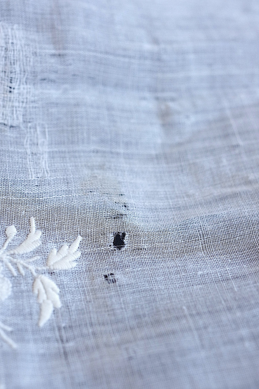 アンティーク刺繍ハンカチ　mouchoir antique3 .FR a l'epoque