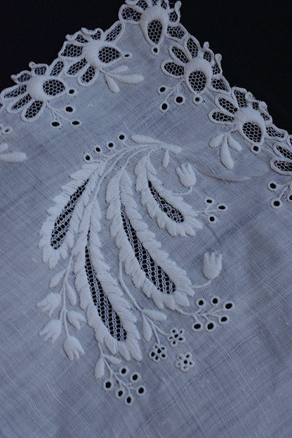 アンティーク刺繍ハンカチ　mouchoir antique4 .FR a l'epoque