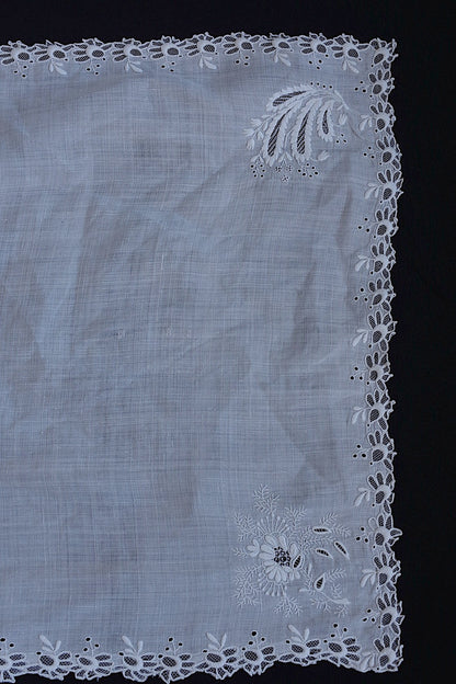 アンティーク刺繍ハンカチ　mouchoir antique4 .FR a l'epoque