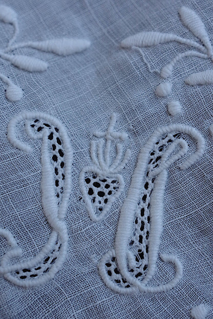 アンティーク刺繍ハンカチ　mouchoir antique4 .FR a l'epoque