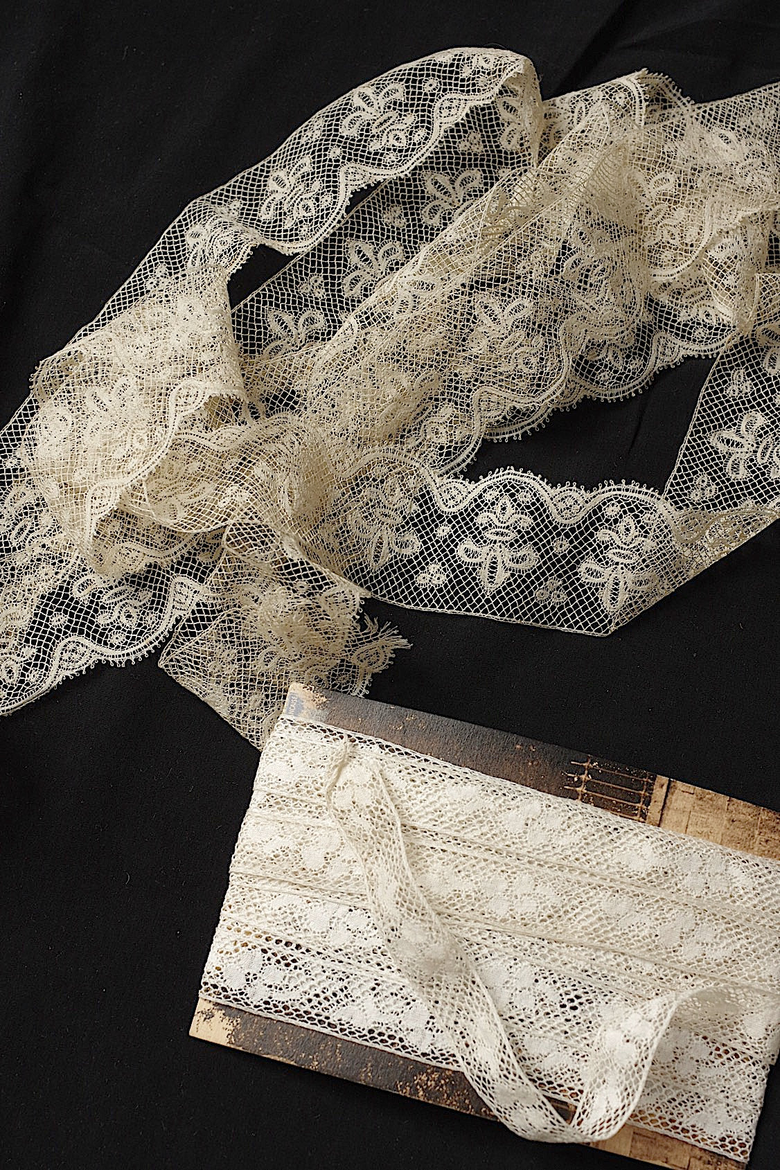 アンティークレース　dentelle antique  antique lace .FR a l'epoque