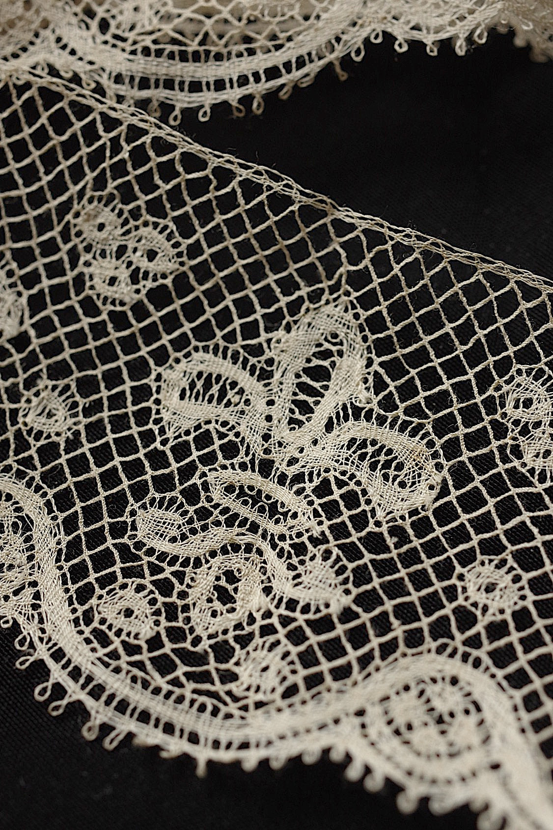 アンティークレース　dentelle antique  antique lace .FR a l'epoque