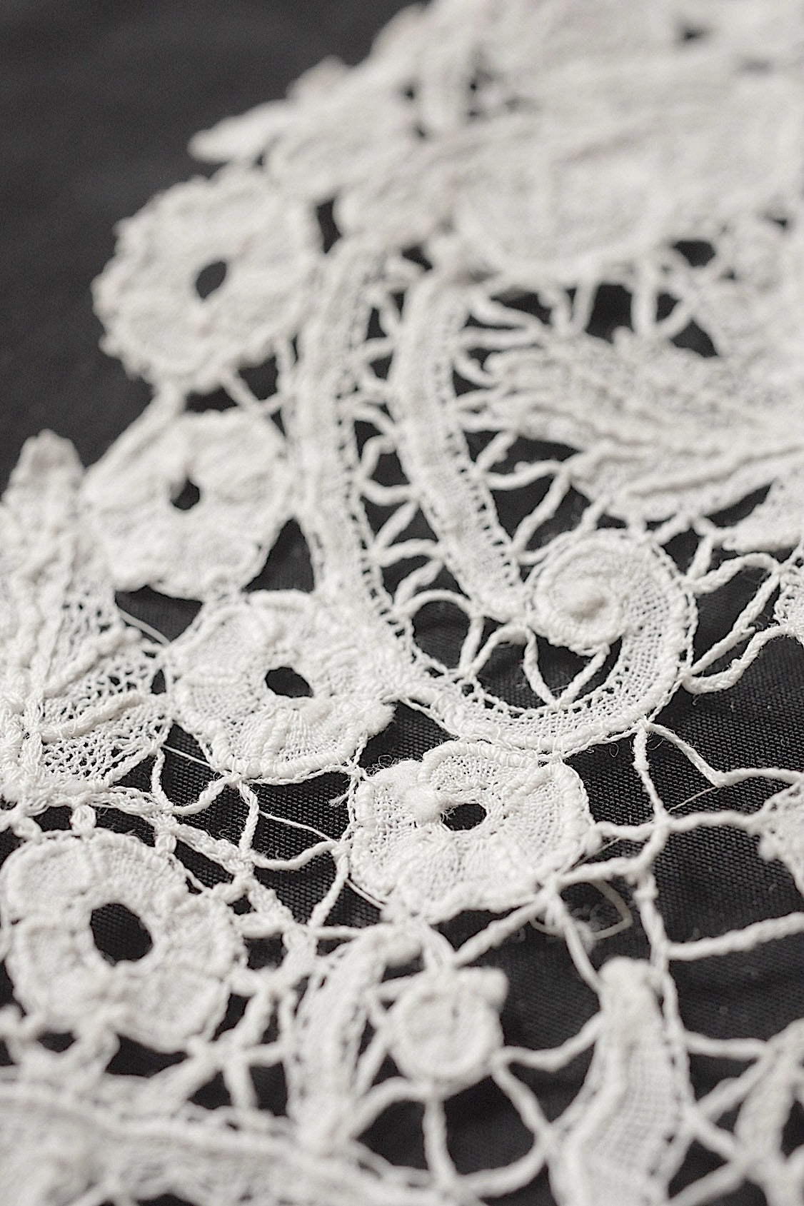 アンティークレース　dentelle antique  antique lace　小さな襟 .FR a l'epoque