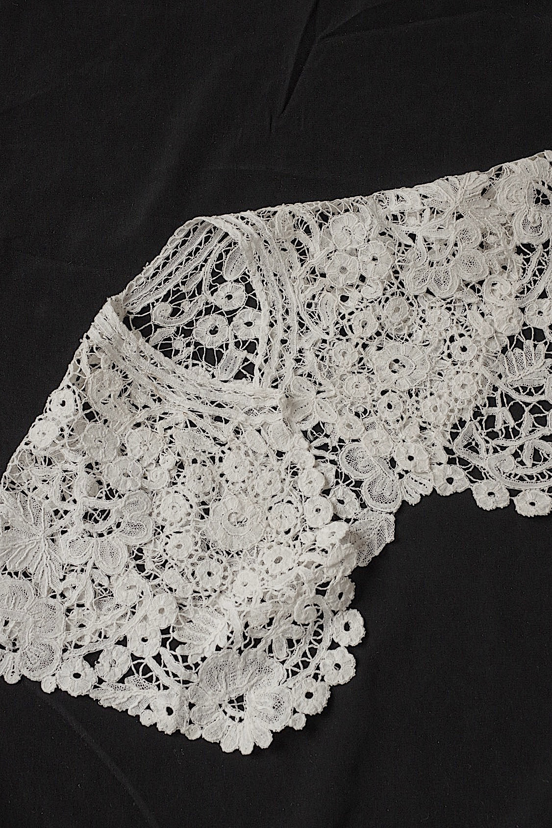 アンティークレース　dentelle antique  antique lace　小さな襟 .FR a l'epoque