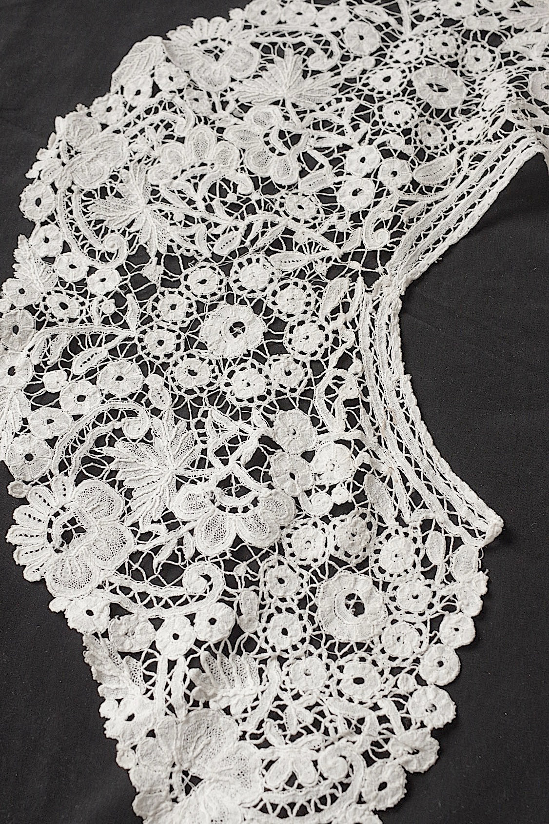 アンティークレース　dentelle antique  antique lace　小さな襟 .FR a l'epoque