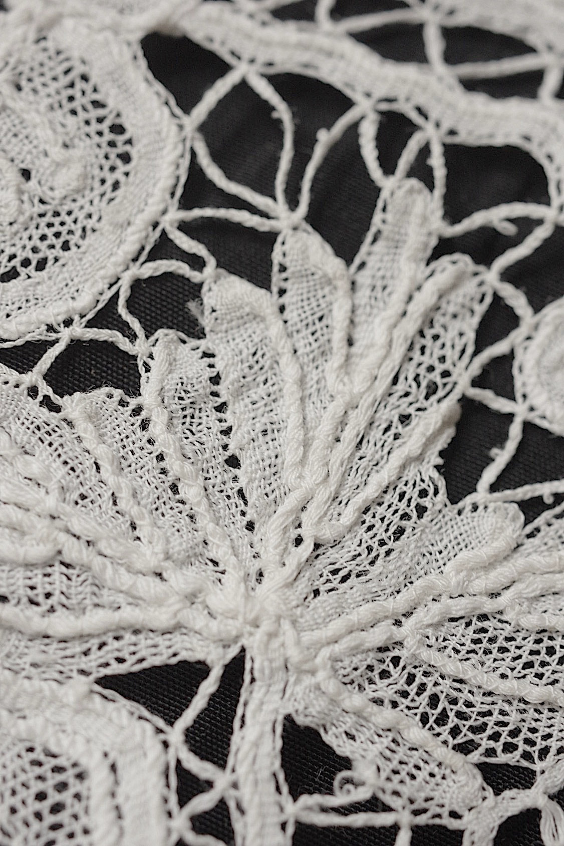 アンティークレース　dentelle antique  antique lace　小さな襟 .FR a l'epoque