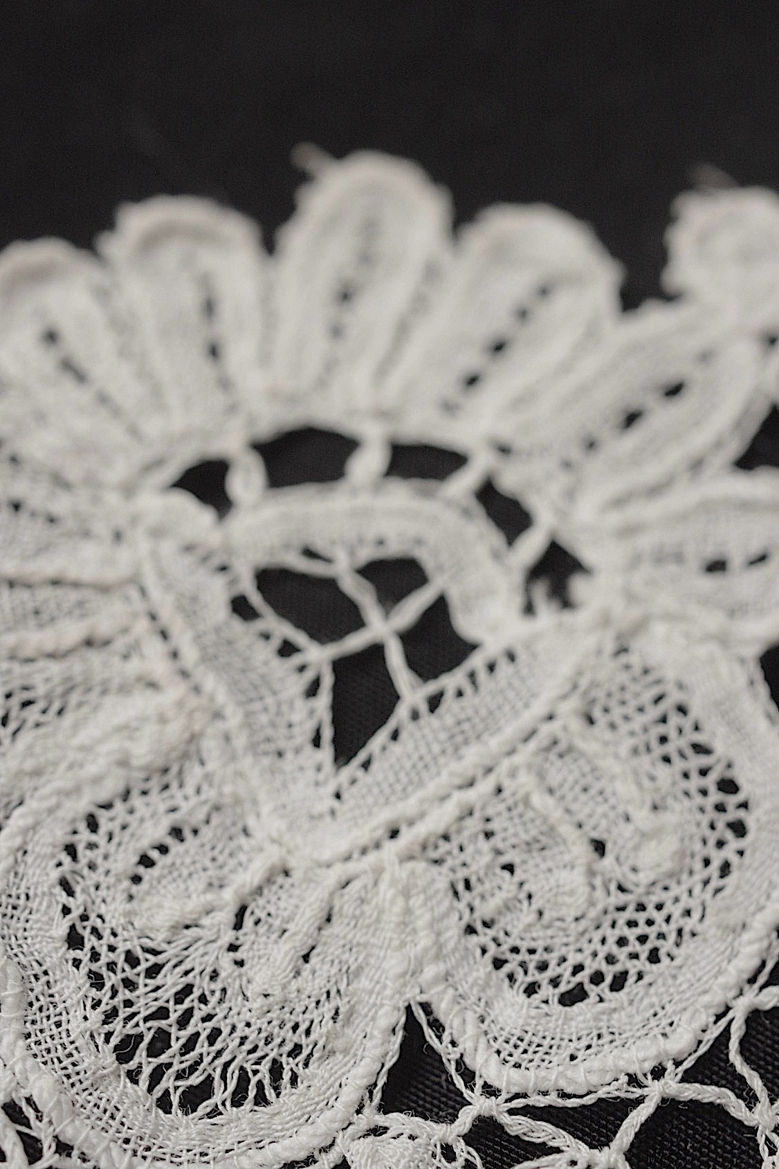 アンティークレース　dentelle antique  antique lace　小さな襟 .FR a l'epoque