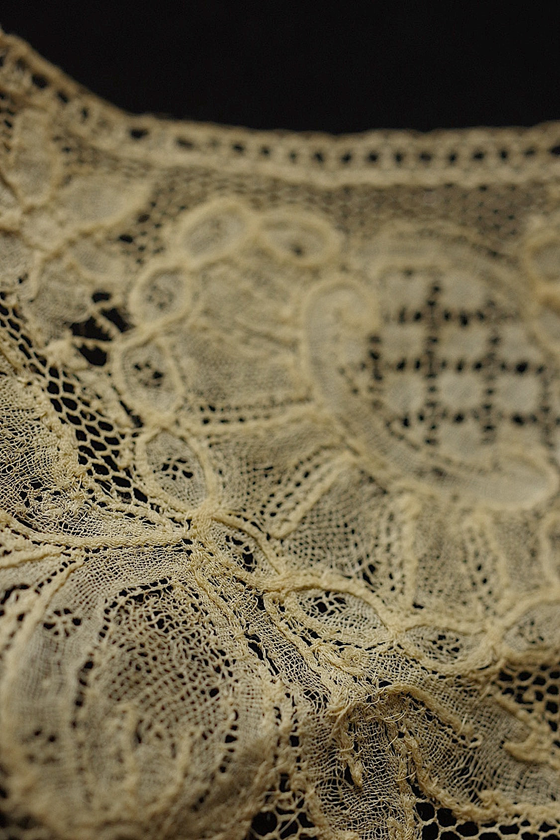 アンティークレース　dentelle antique  antique lace　180cm .FR a l'epoque