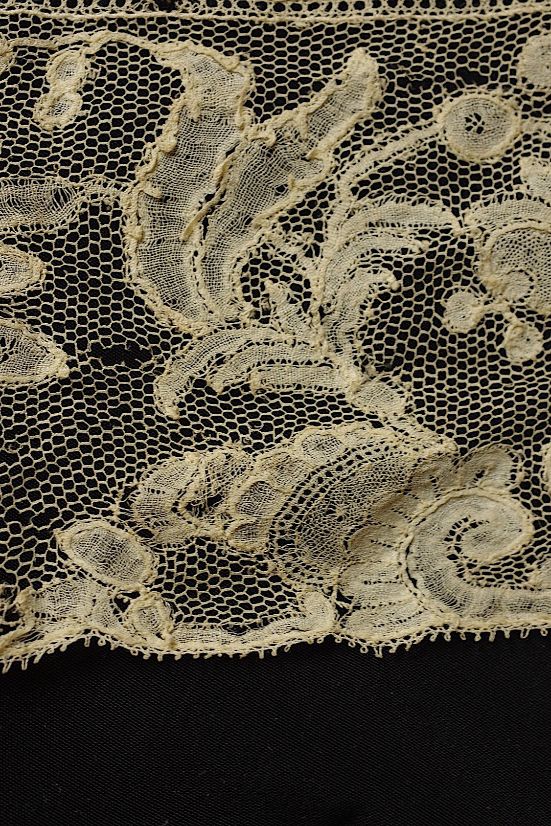 アンティークレース　dentelle antique  antique lace　180cm .FR a l'epoque