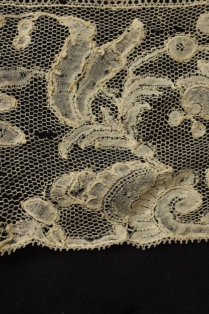 アンティークレース　dentelle antique  antique lace　180cm .FR a l'epoque