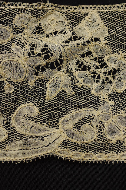 アンティークレース　dentelle antique  antique lace　180cm .FR a l'epoque