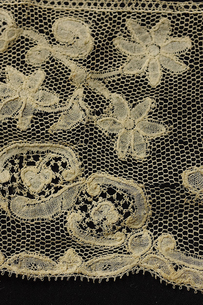 アンティークレース　dentelle antique  antique lace　180cm .FR a l'epoque