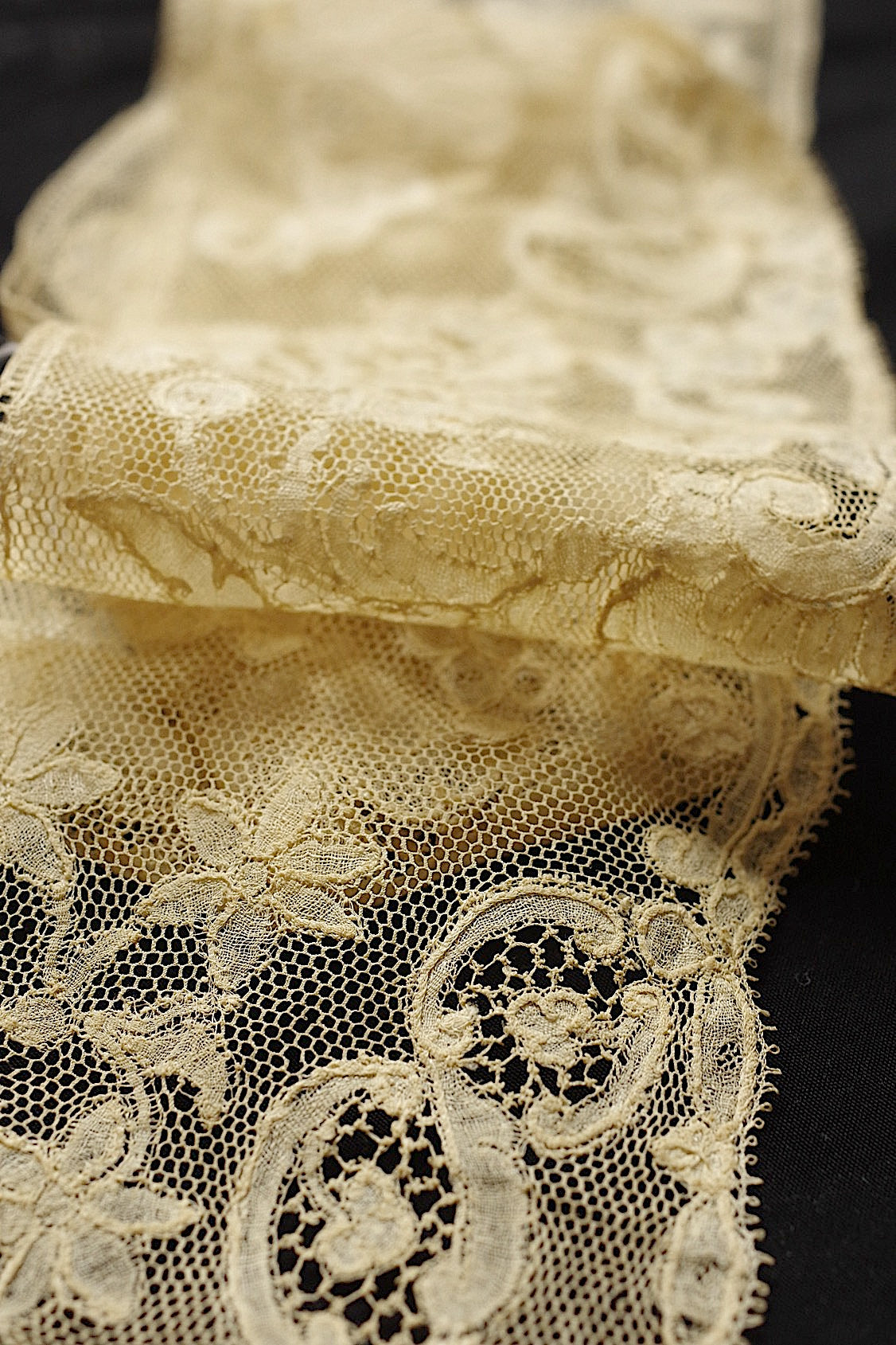 アンティークレース　dentelle antique  antique lace　180cm .FR a l'epoque