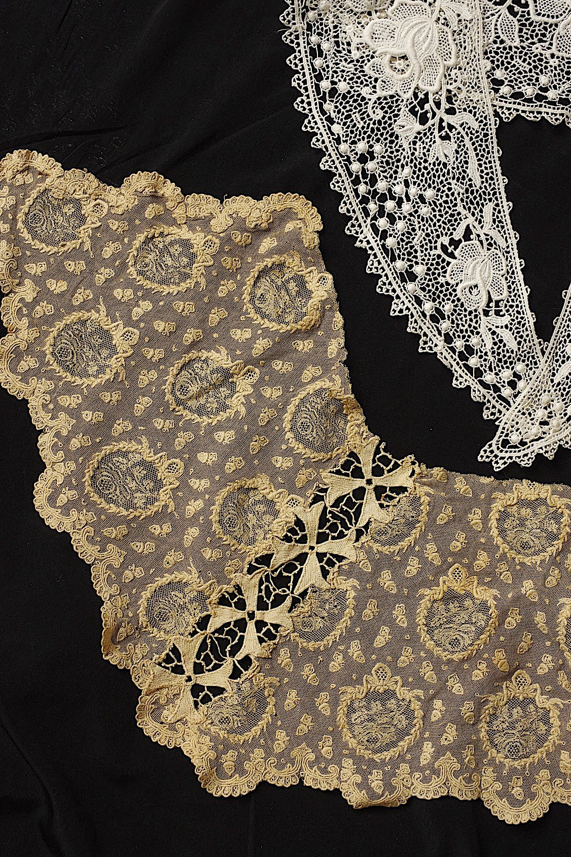 アンティークレース　dentelle antique  antique lace　襟とハギレ .FR a l'epoque