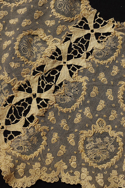 アンティークレース　dentelle antique  antique lace　襟とハギレ .FR a l'epoque
