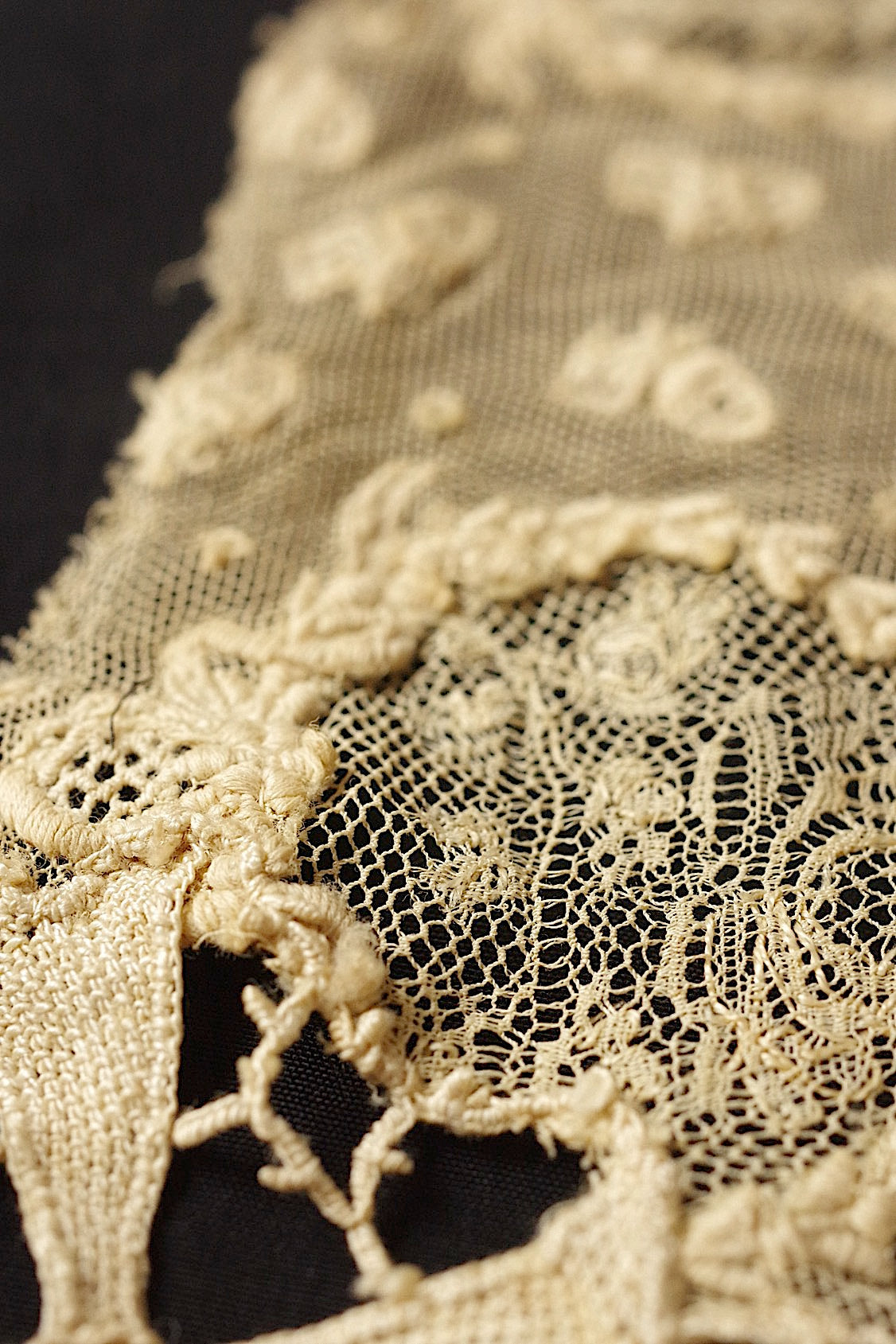 アンティークレース　dentelle antique  antique lace　襟とハギレ .FR a l'epoque