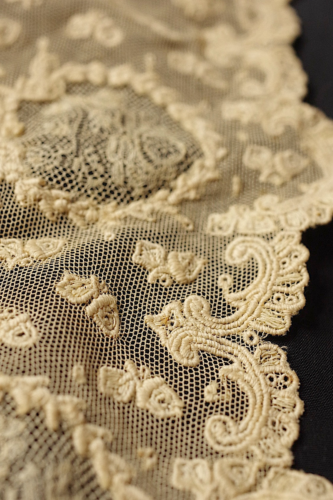 アンティークレース　dentelle antique  antique lace　襟とハギレ .FR a l'epoque