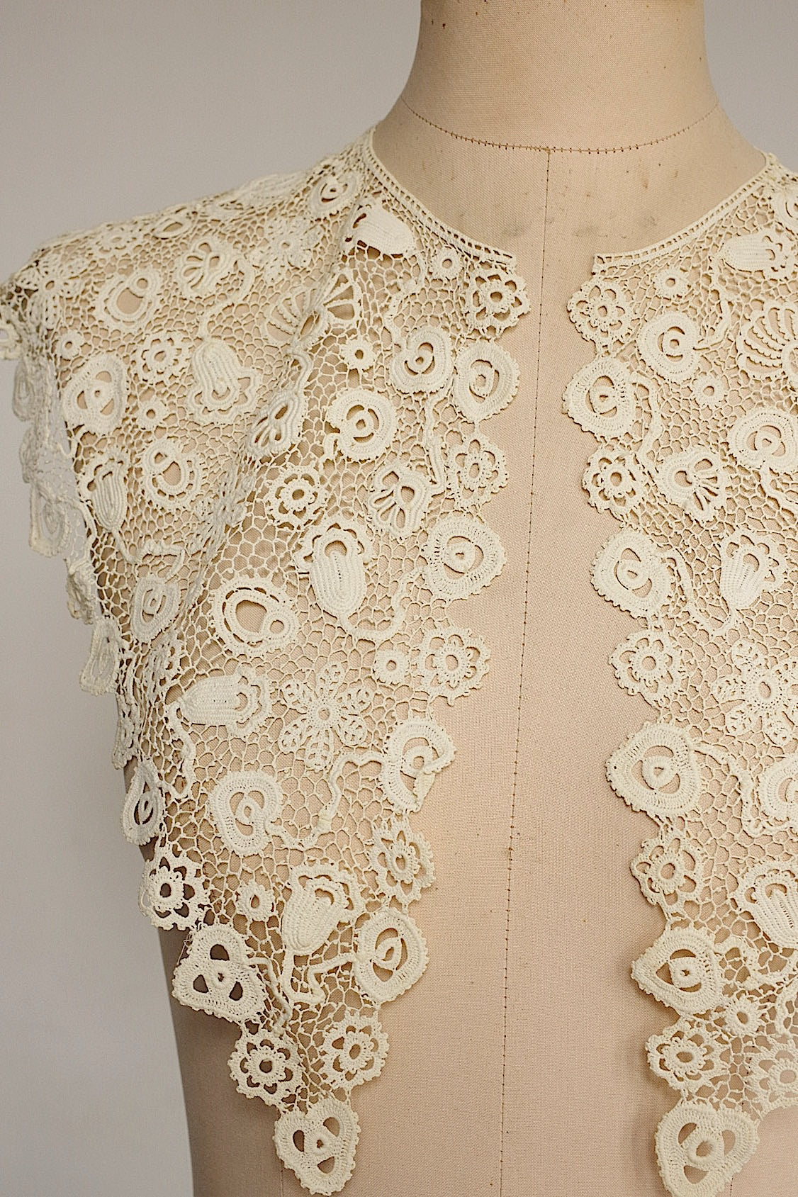 アンティークレース　dentelle antique  antique lace　クロシェ幅広襟 .FR a l'epoque