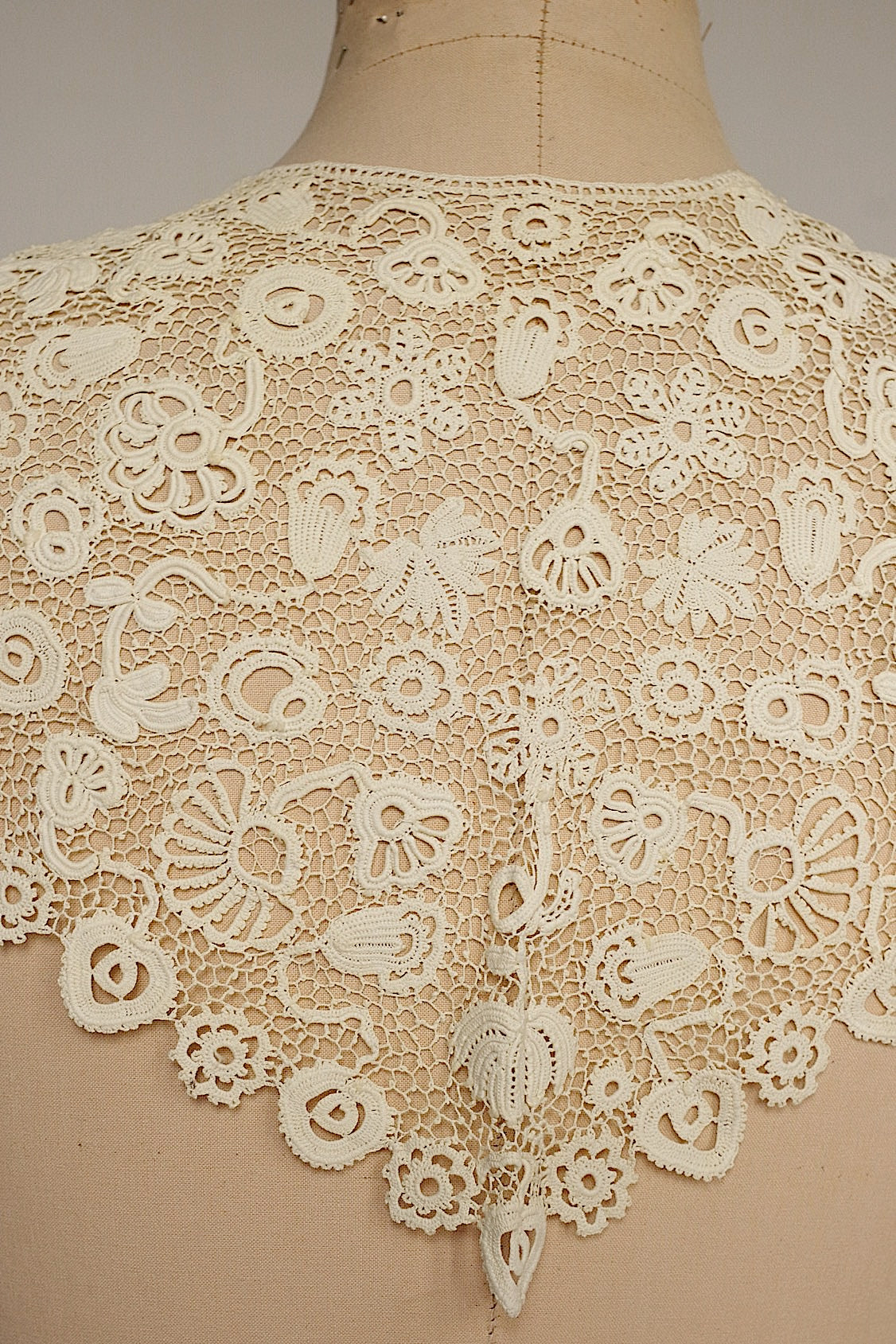 アンティークレース　dentelle antique  antique lace　クロシェ幅広襟 .FR a l'epoque