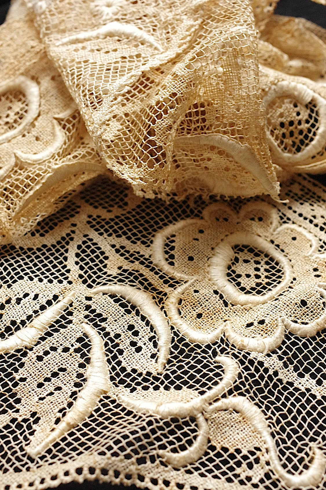 アンティークレース　dentelle antique  antique lace　インテテリア用レース .FR a l'epoque