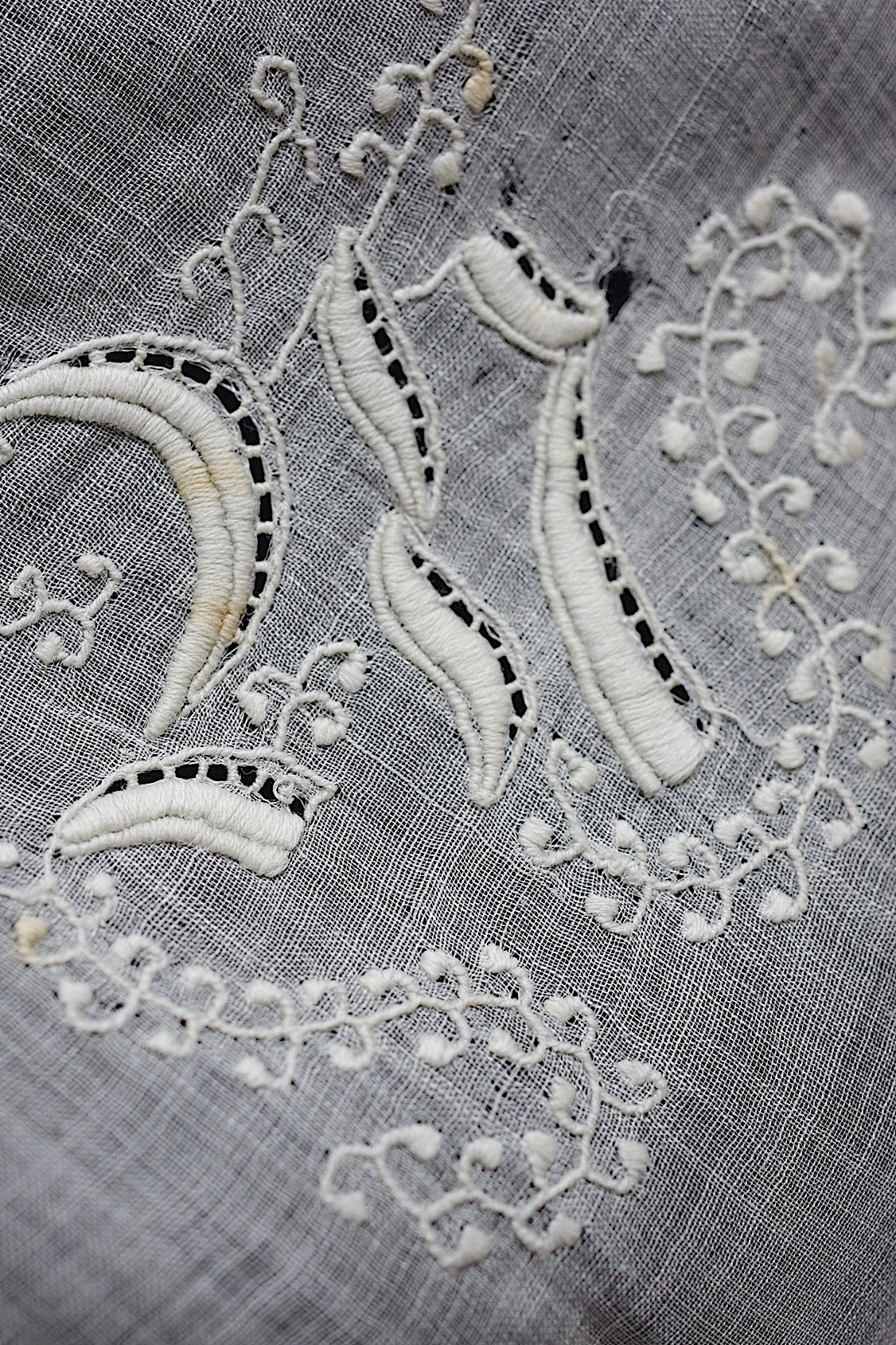 アンティーク刺繍ハンカチ　dentelle antique  antique lace　1 .FR a l'epoque