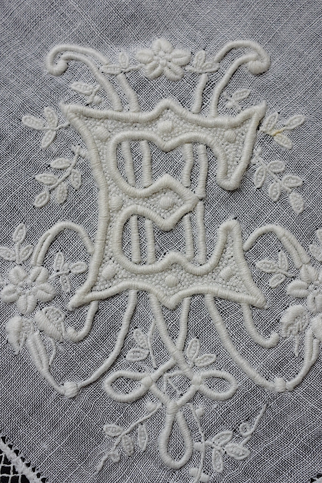 アンティーク刺繍ハンカチ　dentelle antique  antique lace　1 .FR a l'epoque