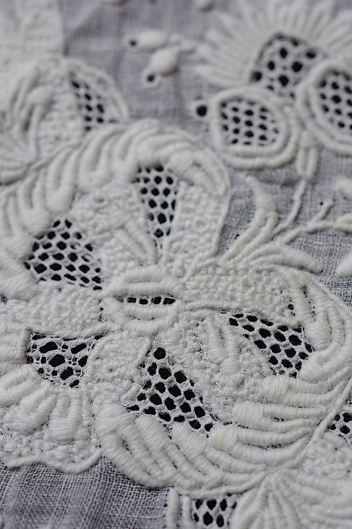 アンティーク刺繍ハンカチ　dentelle antique  antique lace　2 .FR a l'epoque