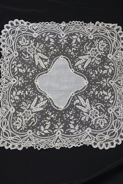 アンティーク刺繍ハンカチ　dentelle antique  antique lace　4 .FR a l'epoque