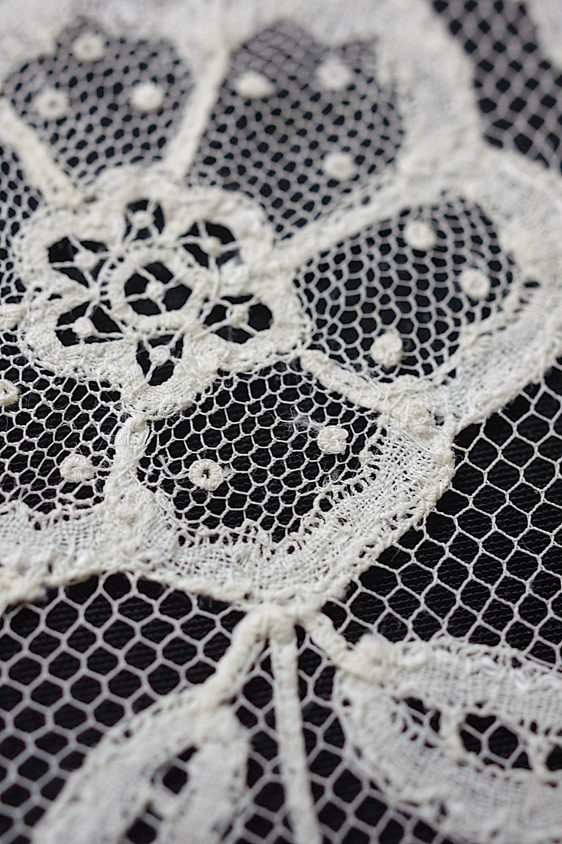 アンティーク刺繍ハンカチ　dentelle antique  antique lace　4 .FR a l'epoque