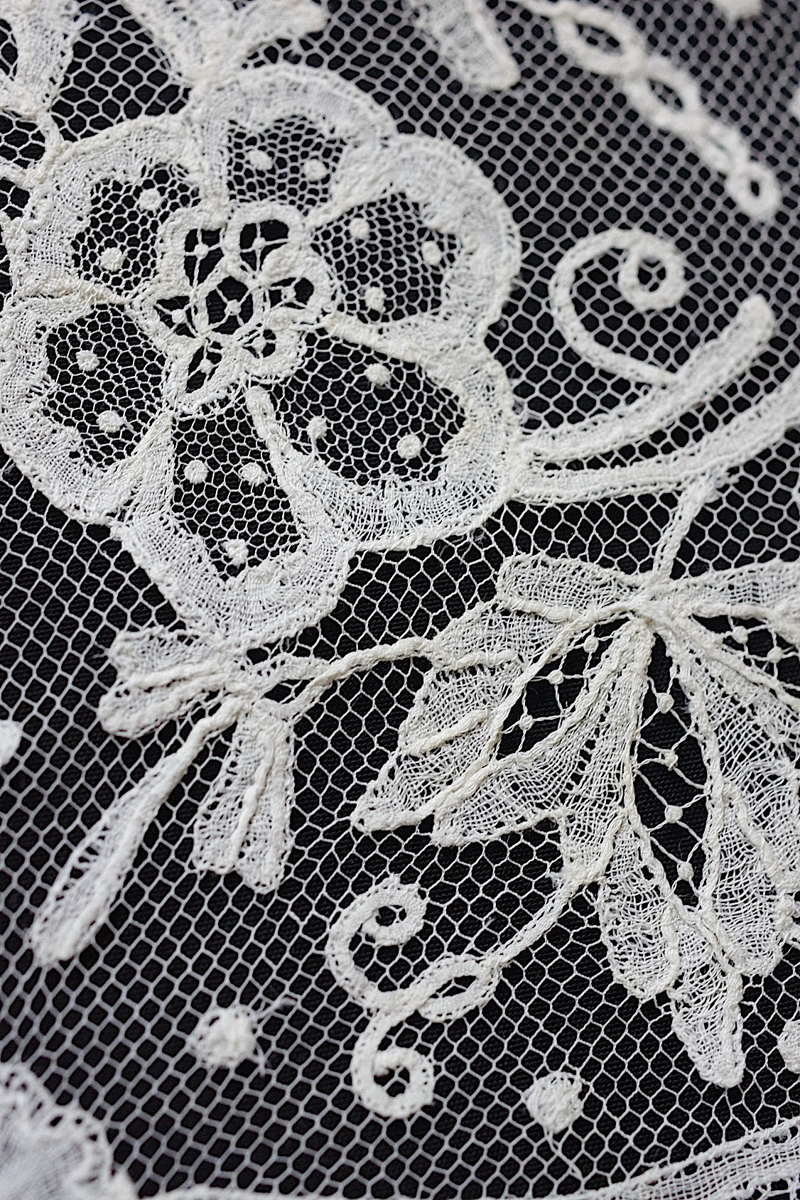 アンティーク刺繍ハンカチ　dentelle antique  antique lace　4 .FR a l'epoque